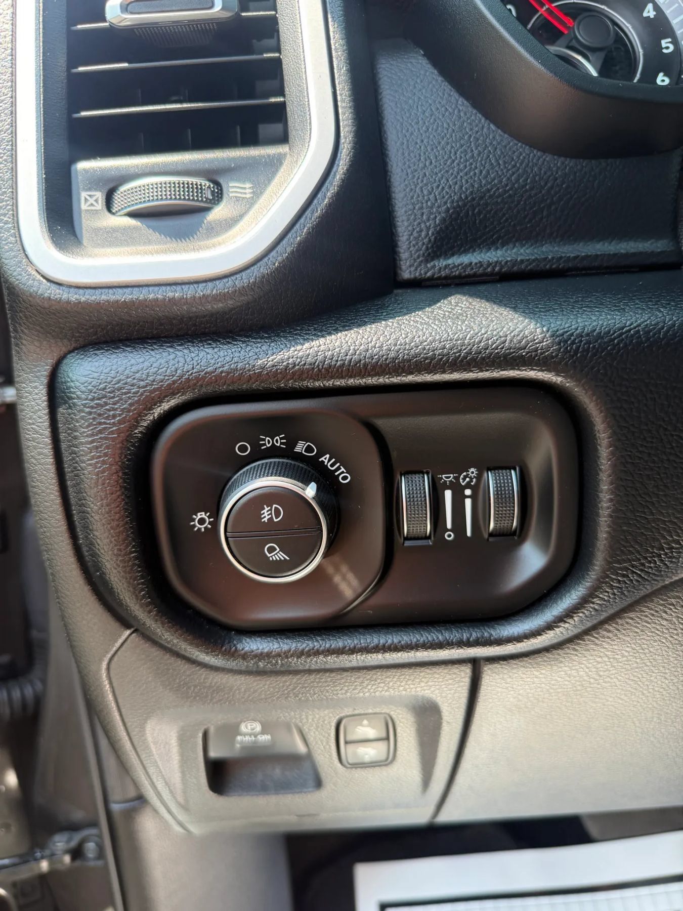 Used 2019 RAM 1500 Big Horn AWD/4WD image 21