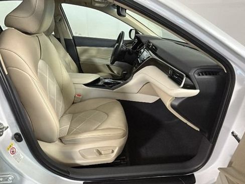 Used 2018 Toyota Camry XLE FWD image 30