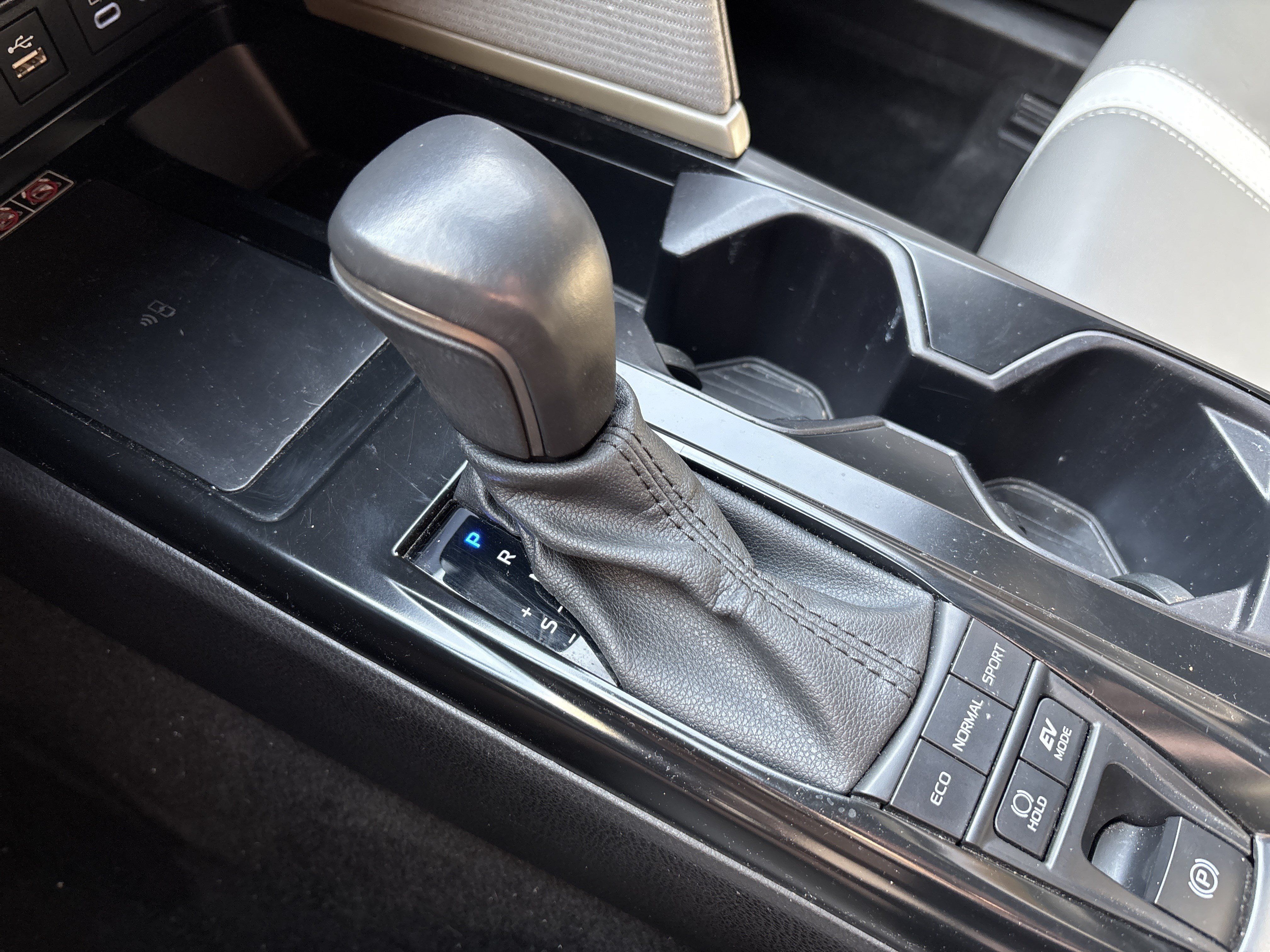 Used 2025 Toyota Camry SE FWD image 23