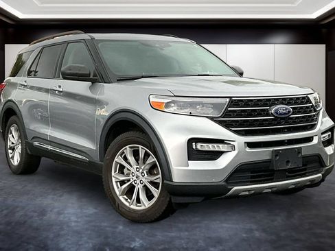 Used 2020 Ford Explorer XLT w/ Equipment Group 202A AWD/4WD image 1