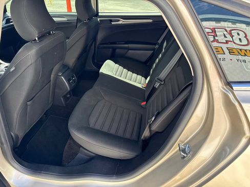 Used 2017 Ford Fusion SE w/ Fusion SE Technology Package FWD image 11