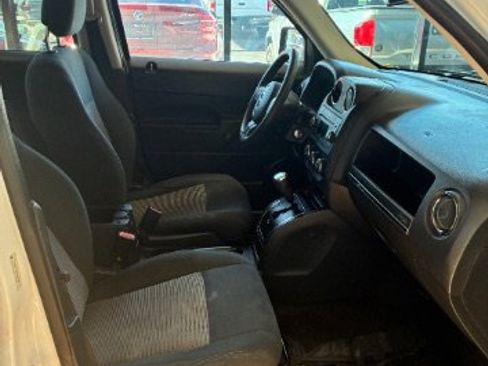 Used 2014 Jeep Patriot Sport image 22