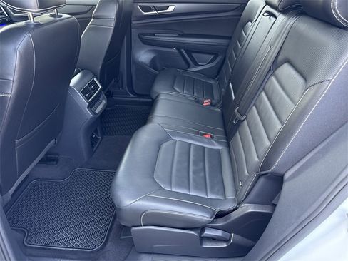 Certified 2024 Volkswagen Atlas Cross Sport SEL R-Line image 31