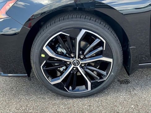 New 2025 Nissan Altima 2.5 SR w/ SR Premium Package image 13