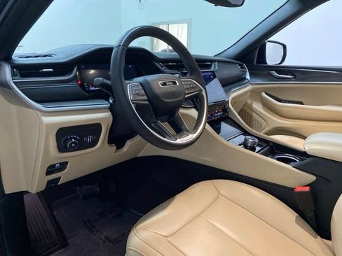 Used 2024 Jeep Grand Cherokee L Limited AWD/4WD image 18