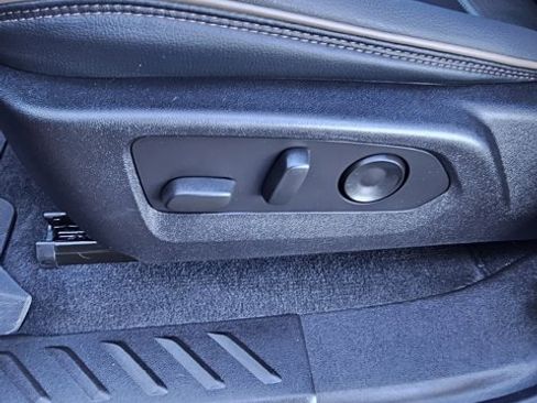 Used 2023 GMC Canyon Denali image 12