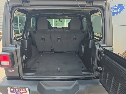 Used 2021 Jeep Wrangler Unlimited Sport AWD/4WD image 10