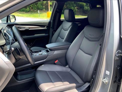 Certified 2025 Cadillac XT5 Luxury FWD image 23