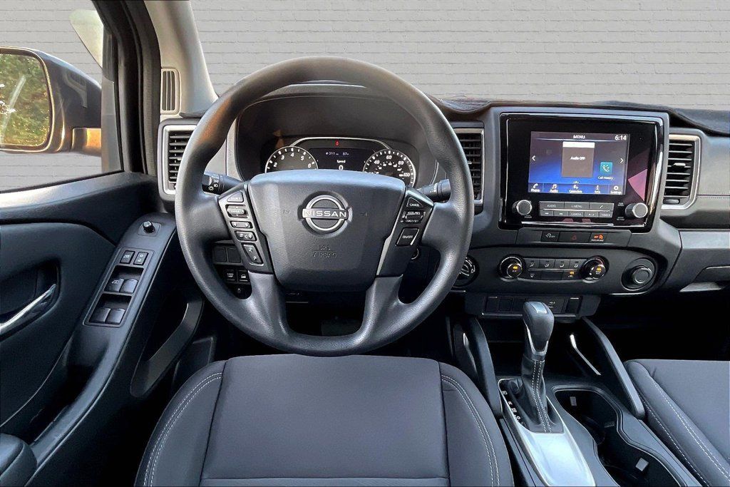 Used 2023 Nissan Frontier SV AWD/4WD image 8