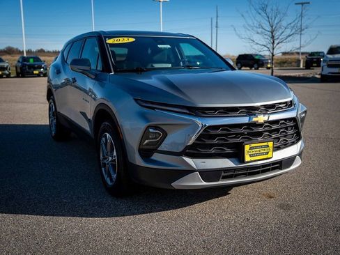 Used 2023 Chevrolet Blazer LT image 3