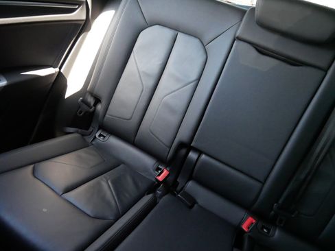 Used 2025 Audi Q3 2.0T Premium image 12