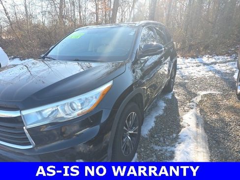 Used 2016 Toyota Highlander XLE image 2