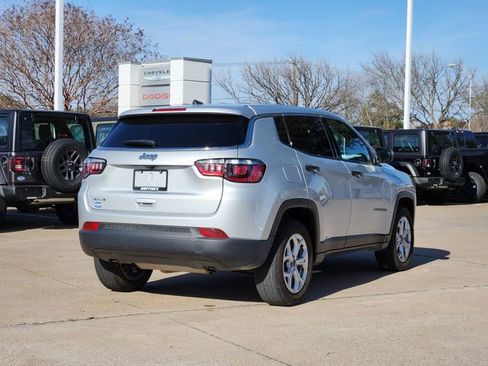 Used 2025 Jeep Compass Sport image 7