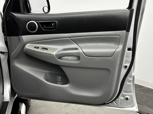 Used 2010 Toyota Tacoma PreRunner image 28