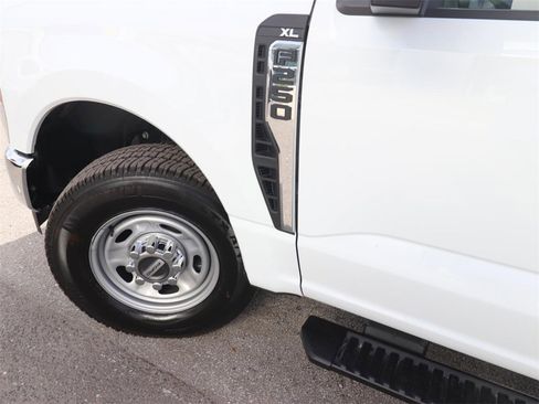 New 2026 Ford F250 XL w/ XL Chrome Package image 4