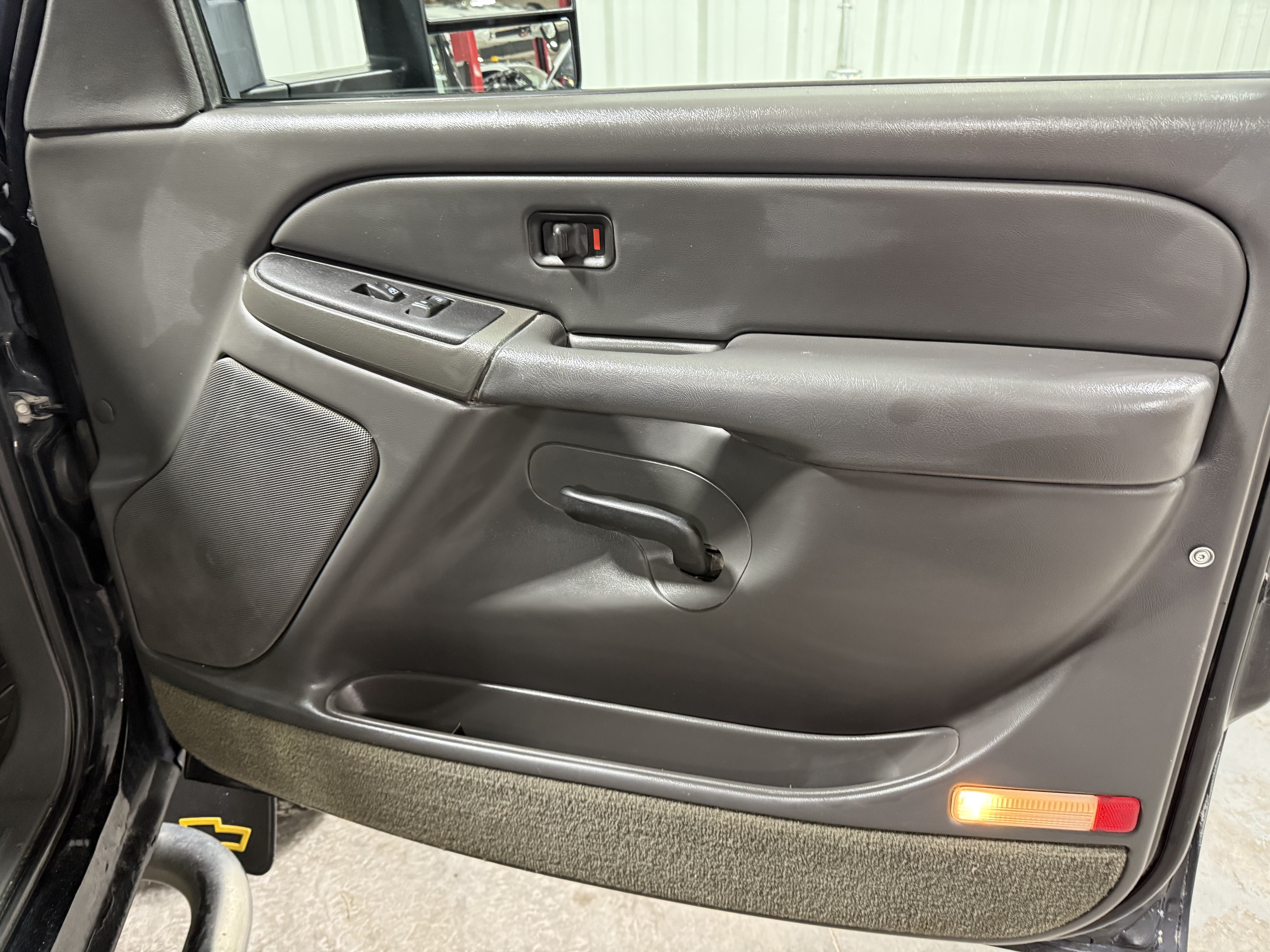 Used 2005 Chevrolet Silverado 2500 4x4 Crew Cab image 8