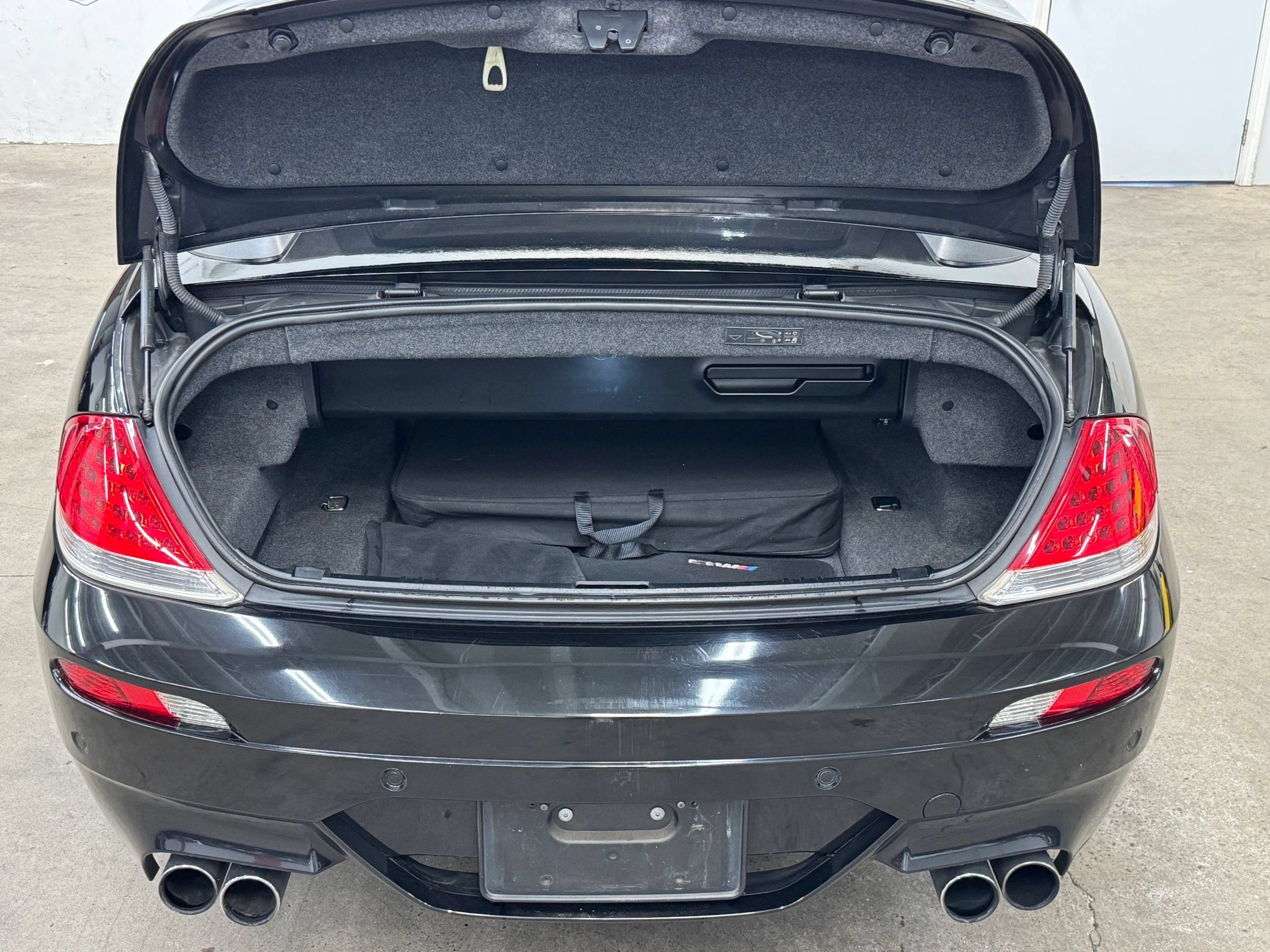 Used 2007 BMW M6 Convertible RWD image 10