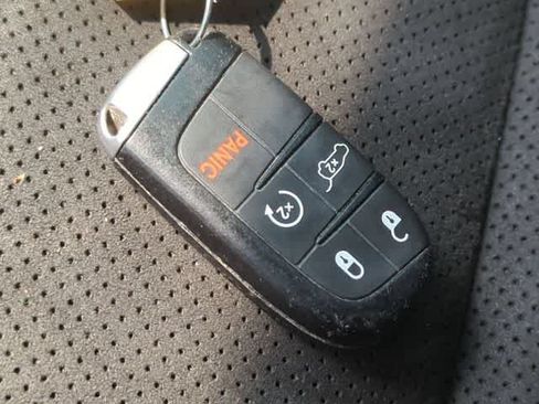 Used 2019 Jeep Grand Cherokee Altitude AWD/4WD image 37