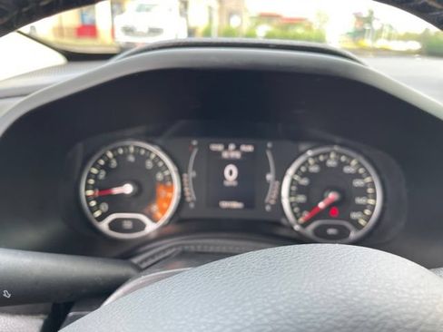 Used 2016 Jeep Renegade 75th Anniversary FWD image 29