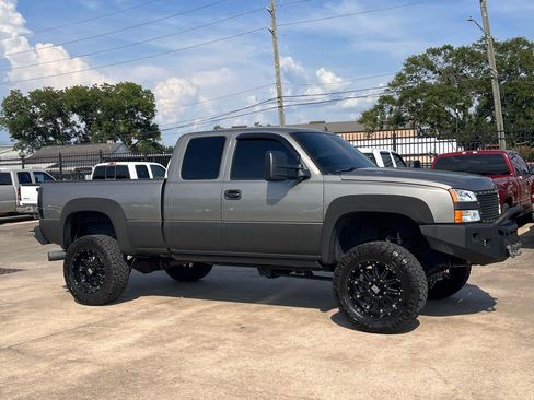 Used 2007 Chevrolet Silverado 2500 LT w/ Heavy-Duty Power Package AWD/4WD image 82