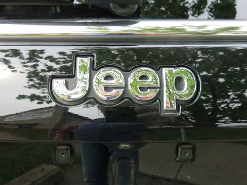 Used 2024 Jeep Compass Latitude AWD/4WD image 9