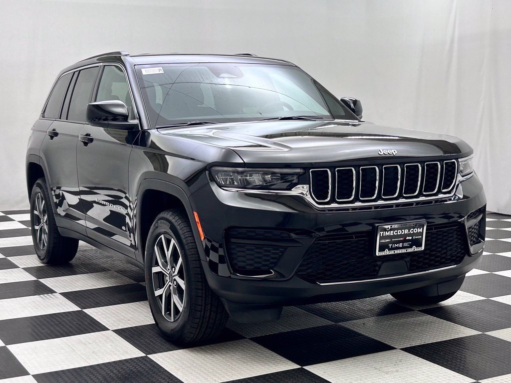 New 2027 Jeep Grand Cherokee Laredo AWD/4WD image 2