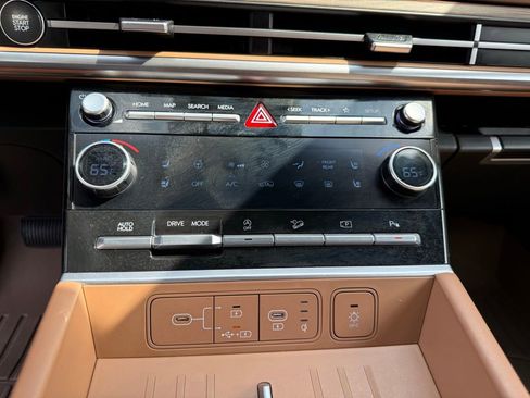 Certified 2024 Hyundai Santa Fe Limited FWD image 19