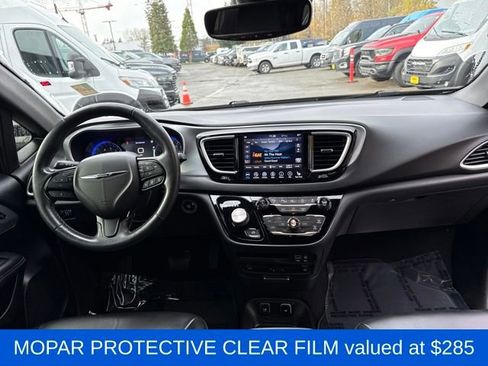 Used 2020 Chrysler Pacifica Touring-L Plus image 11