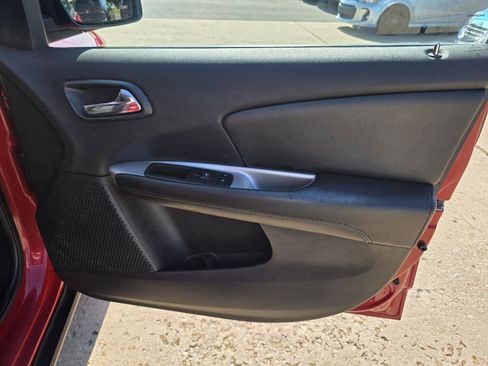 Used 2018 Dodge Journey SE w/ Connectivity Group FWD image 17