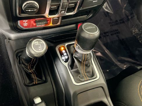 Used 2022 Jeep Gladiator Mojave w/ Cold Weather Group image 17