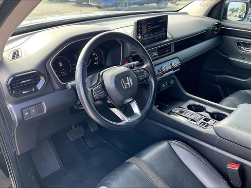 Used 2023 Honda Pilot Touring image 17