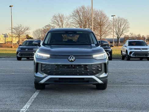 New 2026 Volkswagen Tiguan SE image 9