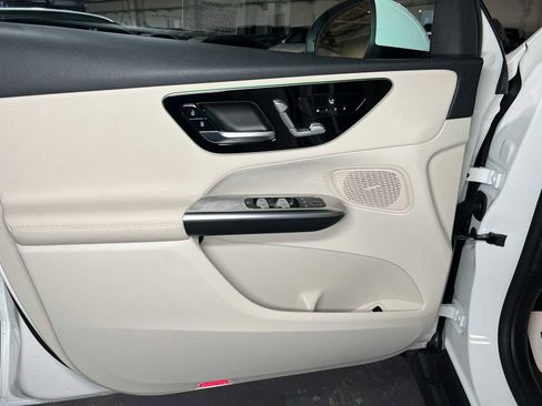 Certified 2025 Mercedes-Benz GLC 300 4MATIC image 20