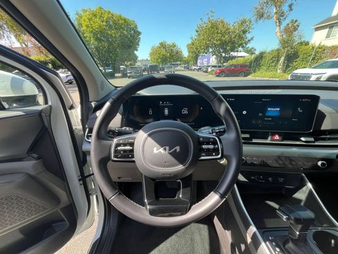 Used 2026 Kia Carnival FWD image 37