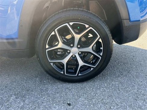 Certified 2024 Jeep Compass Limited image 12