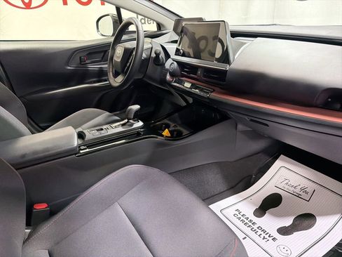 Used 2026 Toyota Prius Plug-In Hybrid FWD image 9
