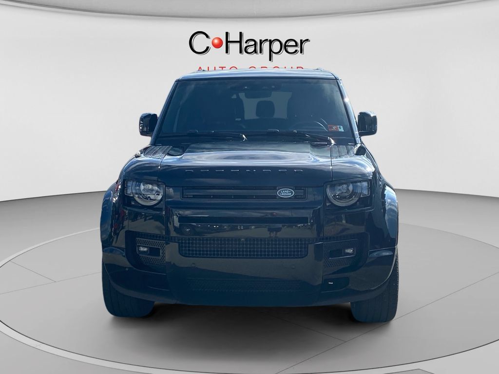 Used 2025 Land Rover Defender 130 X-Dynamic SE AWD/4WD image 8