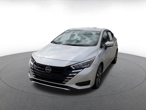 Used 2025 Nissan Versa SV FWD image 7
