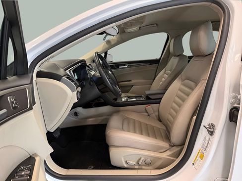 Used 2020 Ford Fusion SEL FWD image 12