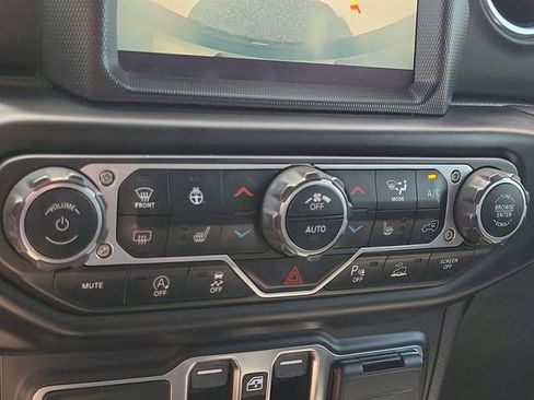 Used 2021 Jeep Wrangler Unlimited Sahara AWD/4WD image 25