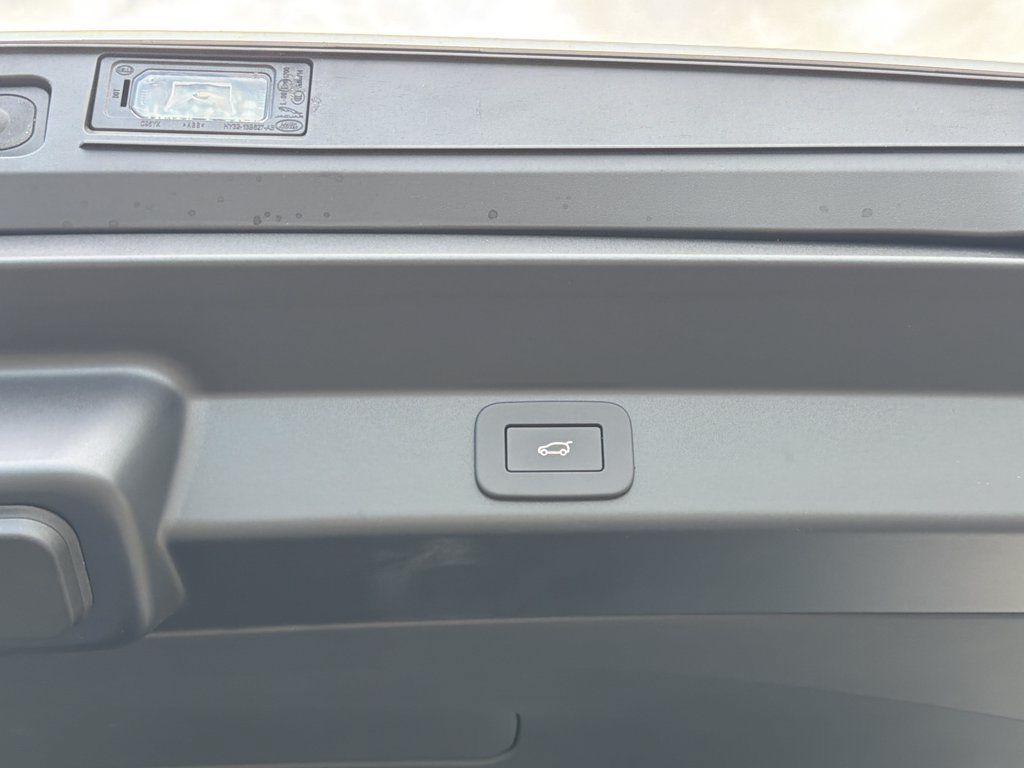 New 2026 Land Rover Range Rover Sport Dynamic SE AWD/4WD image 13