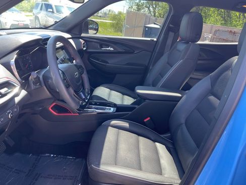 Used 2023 Chevrolet TrailBlazer RS w/ Sun and Liftgate Package FWD image 9