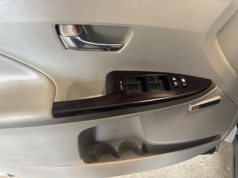 Used 2010 Toyota Venza image 9