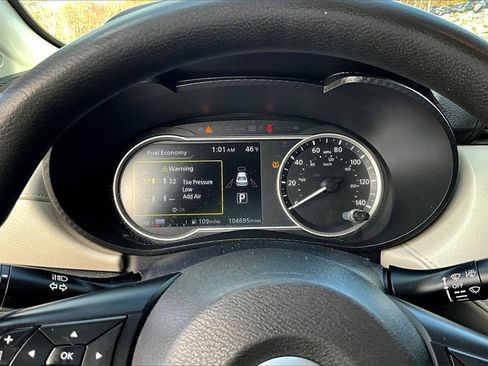 Used 2021 Nissan Versa SV image 18