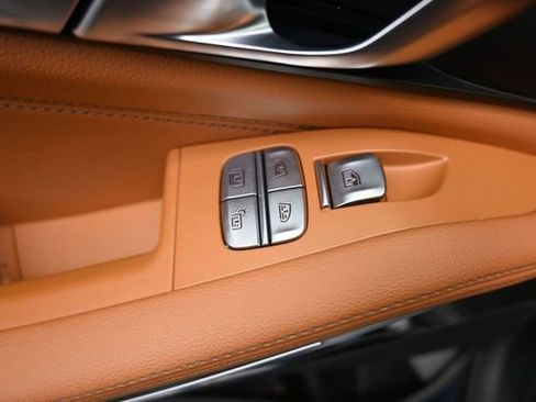 Used 2022 BMW X7 xDrive40i w/ M Sport Package AWD/4WD image 39