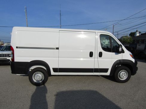 New 2025 RAM ProMaster 2500 w/ Convenience Group FWD image 2