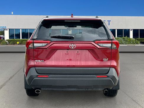 Used 2020 Toyota RAV4 XLE Premium image 6