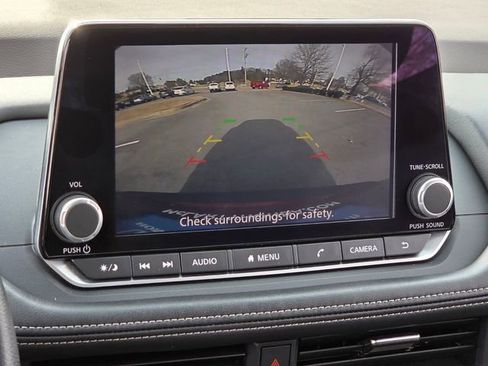 Used 2023 Nissan Rogue S image 23