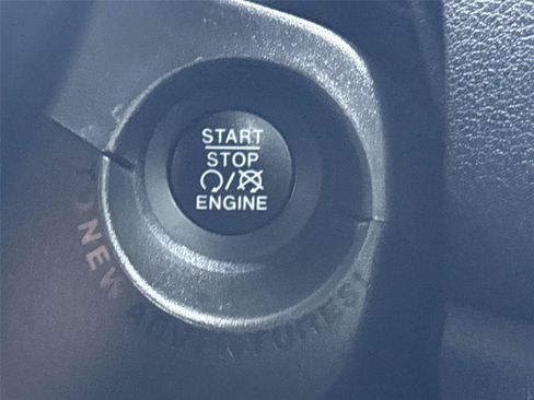 Used 2020 Jeep Renegade Latitude w/ Cold Weather Group AWD/4WD image 22
