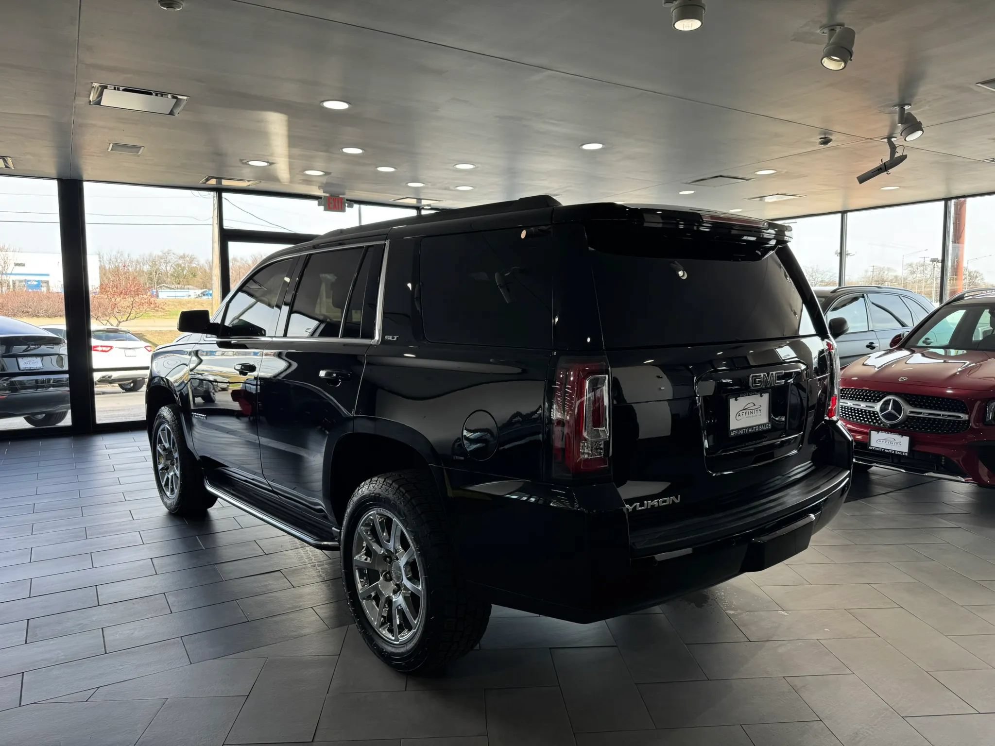 Used 2017 GMC Yukon SLT AWD/4WD image 5